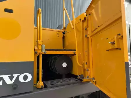 Pelle sur pneus 2015 Volvo EW180E (16)