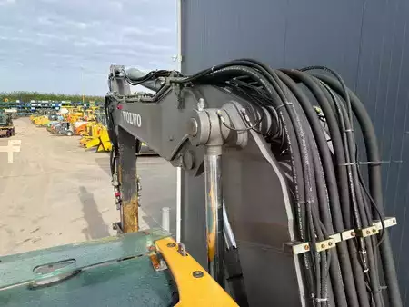Pelle sur pneus 2015 Volvo EW180E (22)