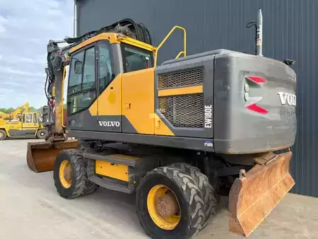 Pelle sur pneus 2015 Volvo EW180E (3)