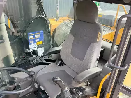 Pelle sur pneus 2015 Volvo EW180E (34)