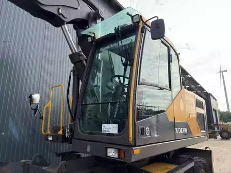 Pelle sur pneus 2015 Volvo EW180E (5)