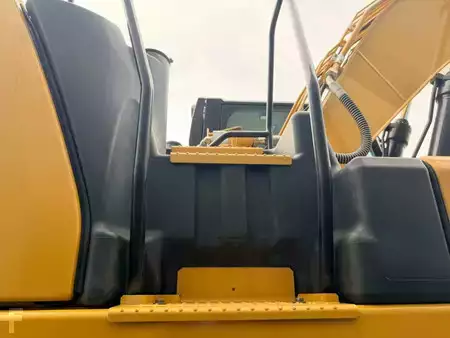 Escavadora de rastos 2018 Caterpillar 323 07A (18)