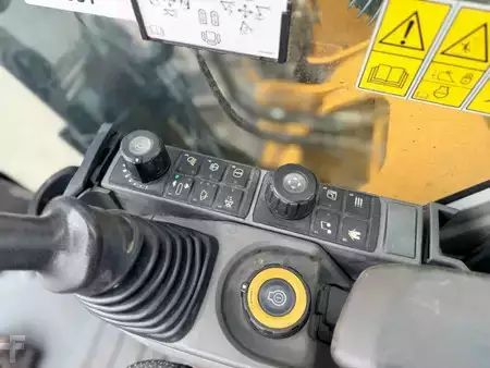 Escavadora de rastos 2018 Caterpillar 323 07A (23)