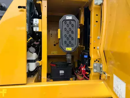 Escavadora de rastos 2018 Caterpillar 323 07A (37)