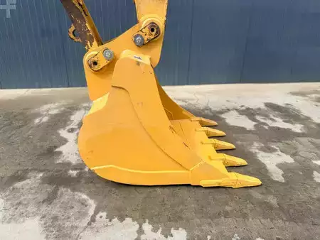 Pelles sur chenilles 2015 Caterpillar 320E L (14)