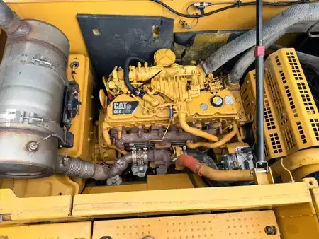 Pelles sur chenilles 2015 Caterpillar 320E L (33)