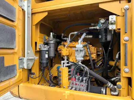 Pelles sur chenilles 2015 Caterpillar 320E L (39)
