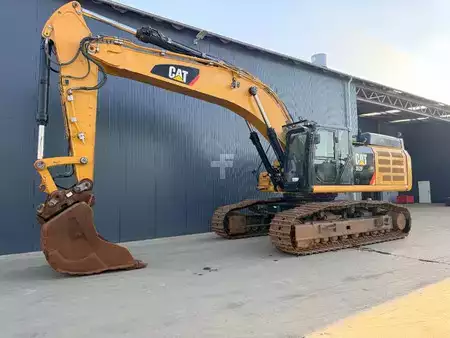 Excavadoras de cadenas 2016 Caterpillar 352F (1)