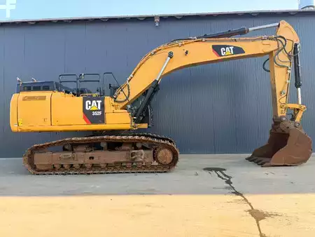 Excavadoras de cadenas 2016 Caterpillar 352F (3)
