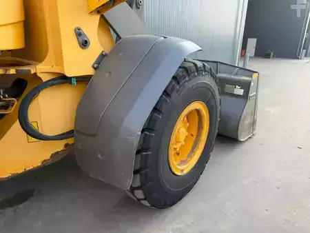 Wheel Loaders 2011 Volvo L60F (25)