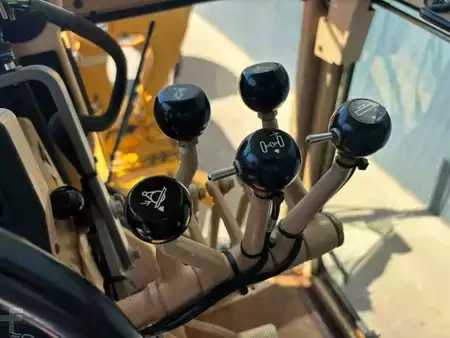 Równiarki 1998 Caterpillar 120H - CE (29)