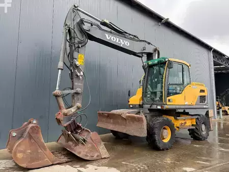 Escavatori gommati 2012 Volvo EW160D (1)