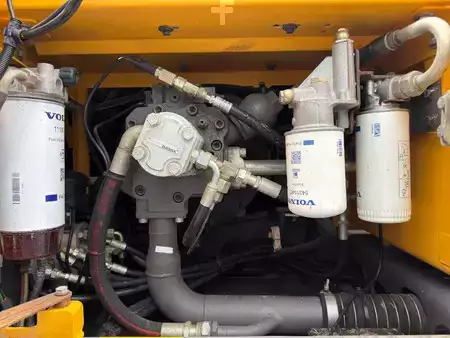 Escavatori gommati 2012 Volvo EW160D (10)