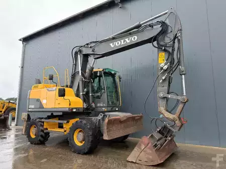Escavatori gommati 2012 Volvo EW160D (23)