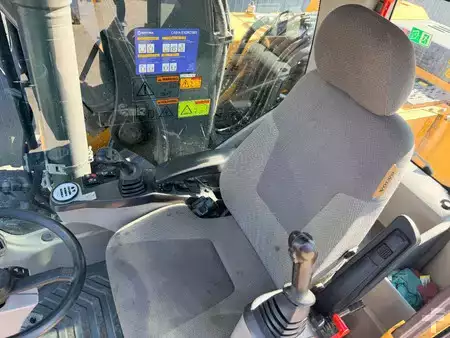 Pelle sur pneus 2014 Volvo EW180D (10)