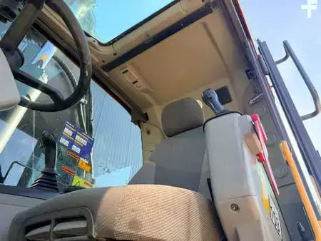 Pelle sur pneus 2014 Volvo EW180D (11)