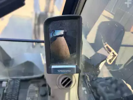 Pelle sur pneus 2014 Volvo EW180D (2)