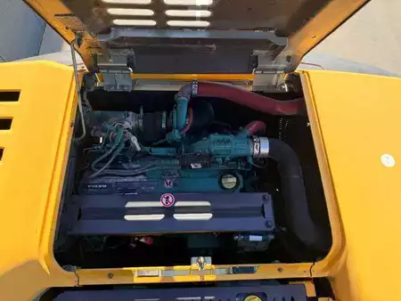 Pelle sur pneus 2014 Volvo EW180D (32)