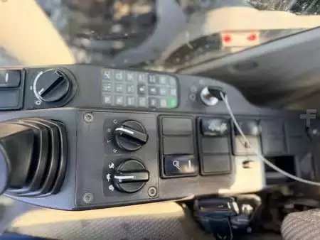 Pelle sur pneus 2014 Volvo EW180D (4)