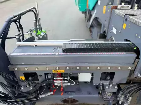 Radfertiger 2019 VÖGELE SUPER 1800-3i (30)