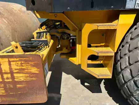 Tandemové válce 2002 Caterpillar CS563D (21)