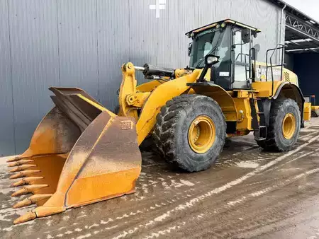 Chargeuse sur pneus 2015 Caterpillar 966M (1)