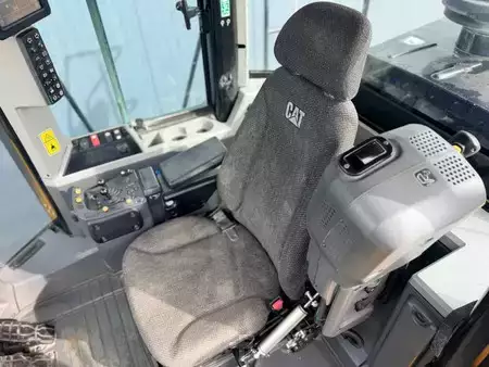 Chargeuse sur pneus 2015 Caterpillar 966M (10)
