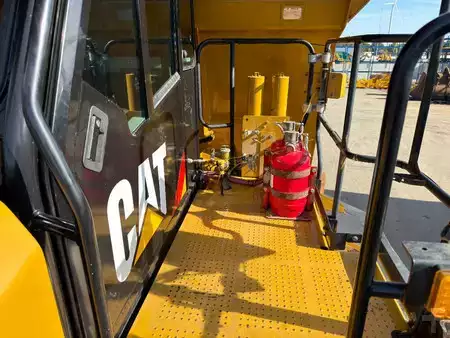 Dumper 2016 Caterpillar 772G - Excellent condition! (10)