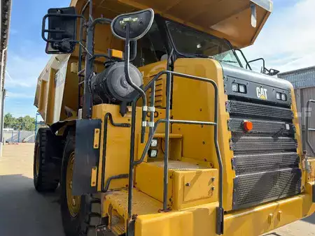 Dumper 2016 Caterpillar 772G - Excellent condition! (12)