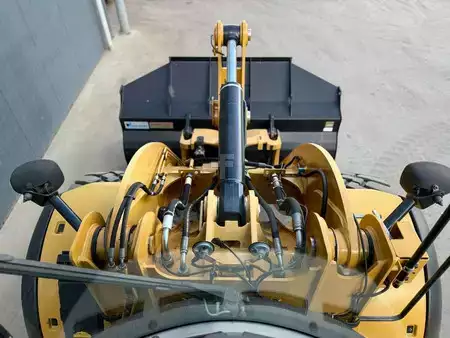 Chargeuse sur pneus 2018 Caterpillar 926M - 990 HOURS - FORKS - 3rd VALVE (15)