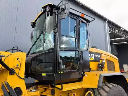 Chargeuse sur pneus 2018 Caterpillar 926M - 990 HOURS - FORKS - 3rd VALVE (16)