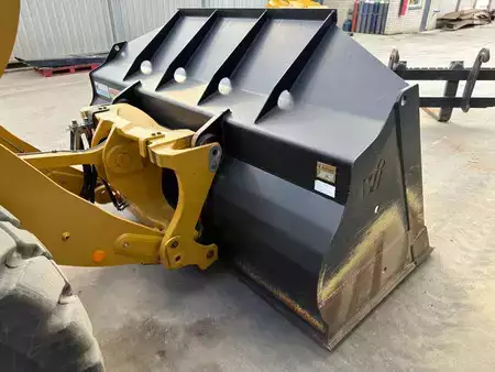 Chargeuse sur pneus 2018 Caterpillar 926M - 990 HOURS - FORKS - 3rd VALVE (24)