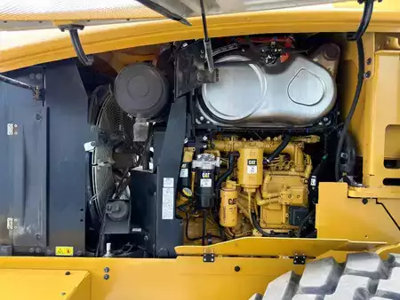 Chargeuse sur pneus 2018 Caterpillar 926M - 990 HOURS - FORKS - 3rd VALVE (34)