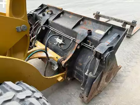 Chargeuse sur pneus 2016 Caterpillar 906M (14)