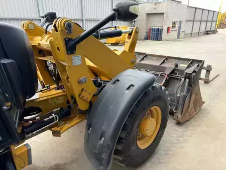 Chargeuse sur pneus 2016 Caterpillar 906M (17)