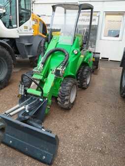 Mini-carregadeira 2011 Avant 420 (1)