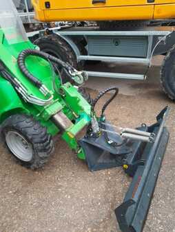 Mini-carregadeira 2011 Avant 420 (4)