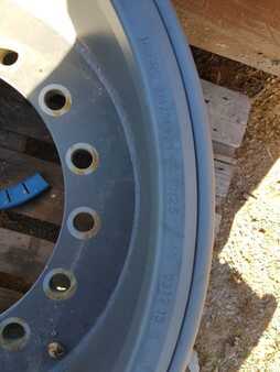 Liitteet 0 Liebherr Felge passend für L550 - 556 (2)