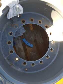 Liitteet 0 Liebherr Felge passend für L550 - 556 (3)