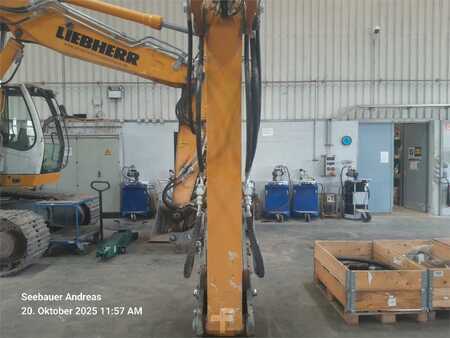 Rupsgraafmachines 2023 Liebherr R922 (8)
