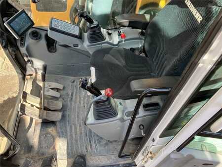 Koparki gąsienicowe 2017 Liebherr R926 Compact (2)