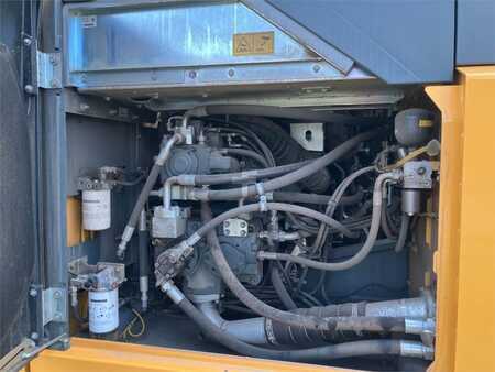 Koparki gąsienicowe 2023 Liebherr R926 MultiUser (12)