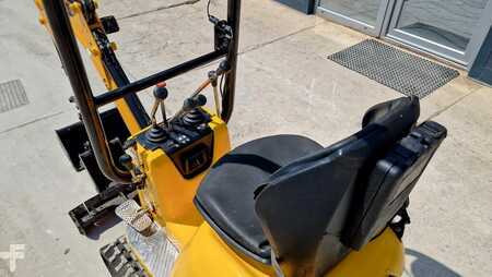 JCB 8008 CTS - 2X BUCKETS - 825 WORKING HOURS