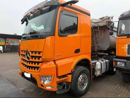 Vrachtwagen 2020 Mercedes-Benz AROCS 1851 (1)