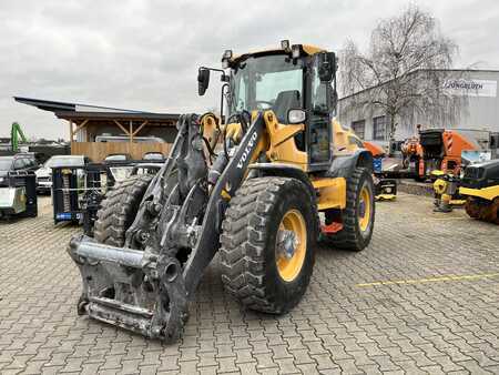 Kolové nakladače 2022 Volvo L45H (1)