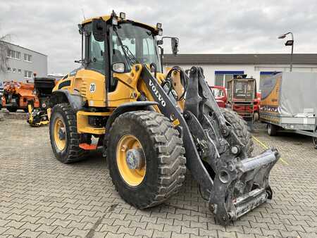 Kolové nakladače 2022 Volvo L45H (3)