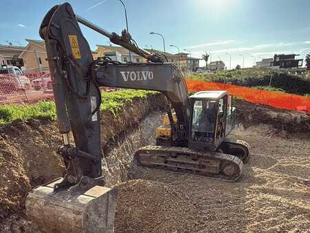 Lánctalpas kotrógép 2008 Volvo EC235CNL (10)