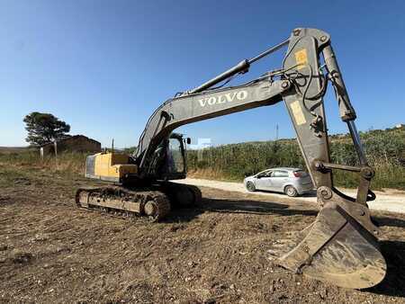 Lánctalpas kotrógép 2008 Volvo EC235CNL (11)