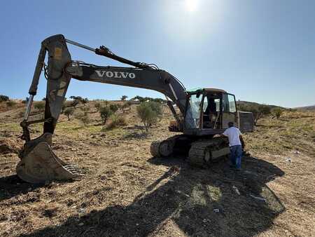 Lánctalpas kotrógép 2008 Volvo EC235CNL (12)