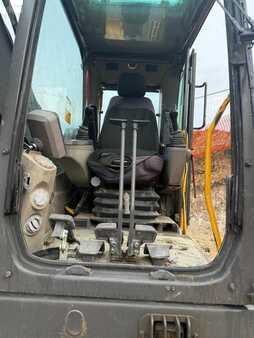 Lánctalpas kotrógép 2008 Volvo EC235CNL (2)